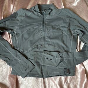 Women's Gray Long-sleeve Athletic Crop Top Medium